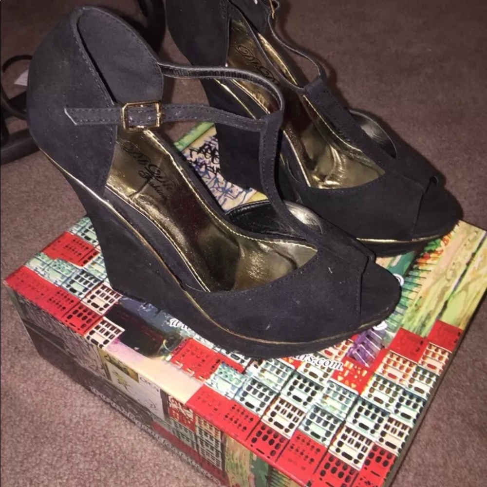 Black platform t-strap wedge - Picture 2 of 7